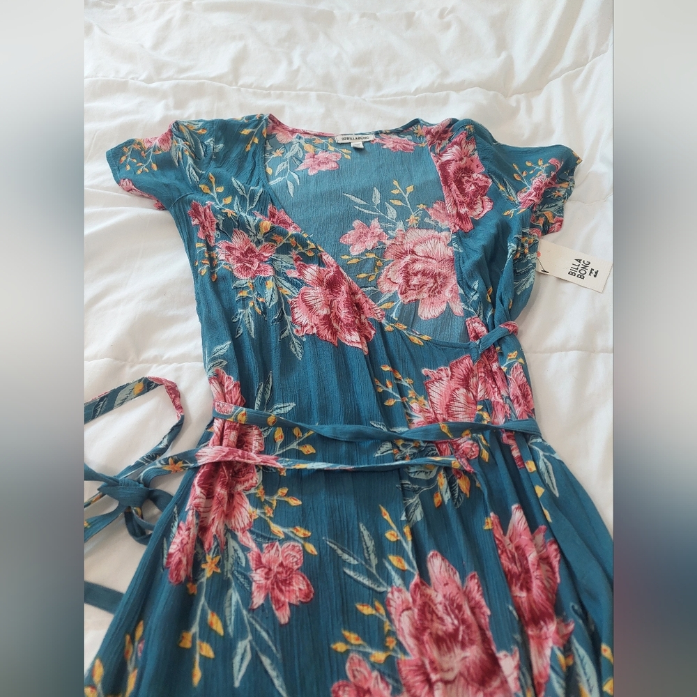NWT Billabong Floral Midi Wrap Dress Small - Picture 2 of 9